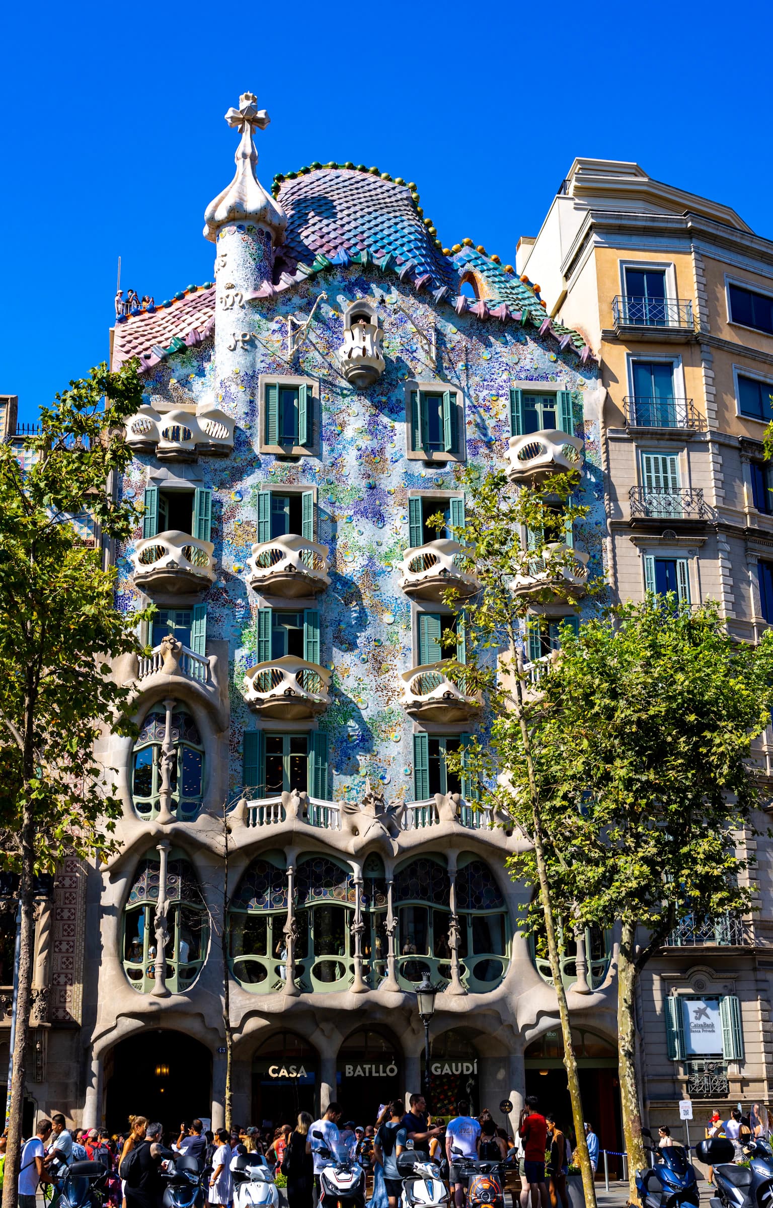 Colourful roof and curved balconies on the façade of Casa Batlló